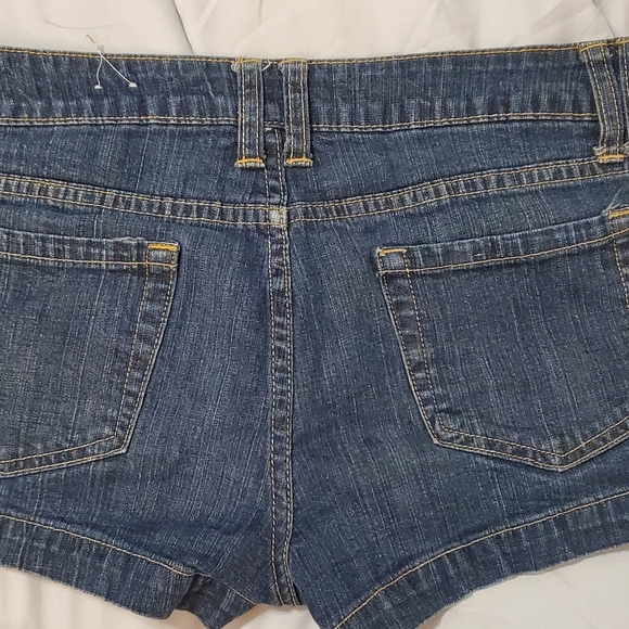 1.8 by YMI/Arizona/Lei lot of 3 jean shorts - Picture 5 of 8